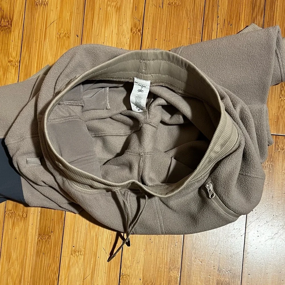 ALO Yoga Polar Fleece Jogger in Gravel Anthracite Size S - Picture 7 of 16